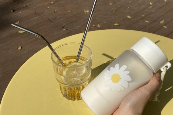 塑料杯子设计如何兼顾环保与美观